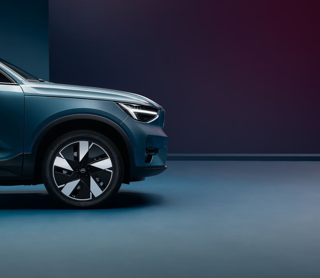 Volvo XC40 Recharge driving and new 19-inch wheel