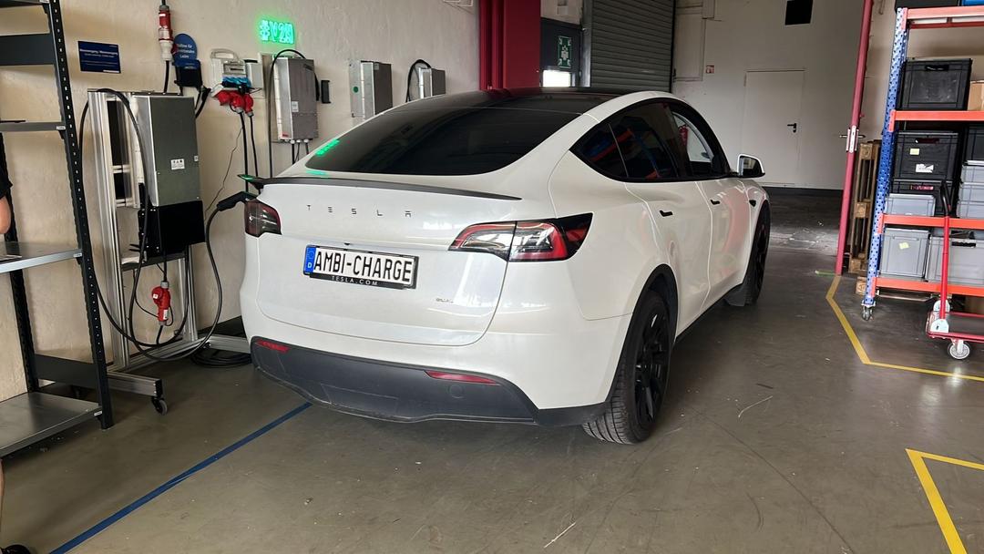 Tesla Model Y bidirectional charging V2G test