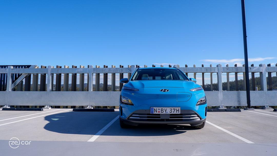 Hyundai Kona Electric front face and dashboard texture