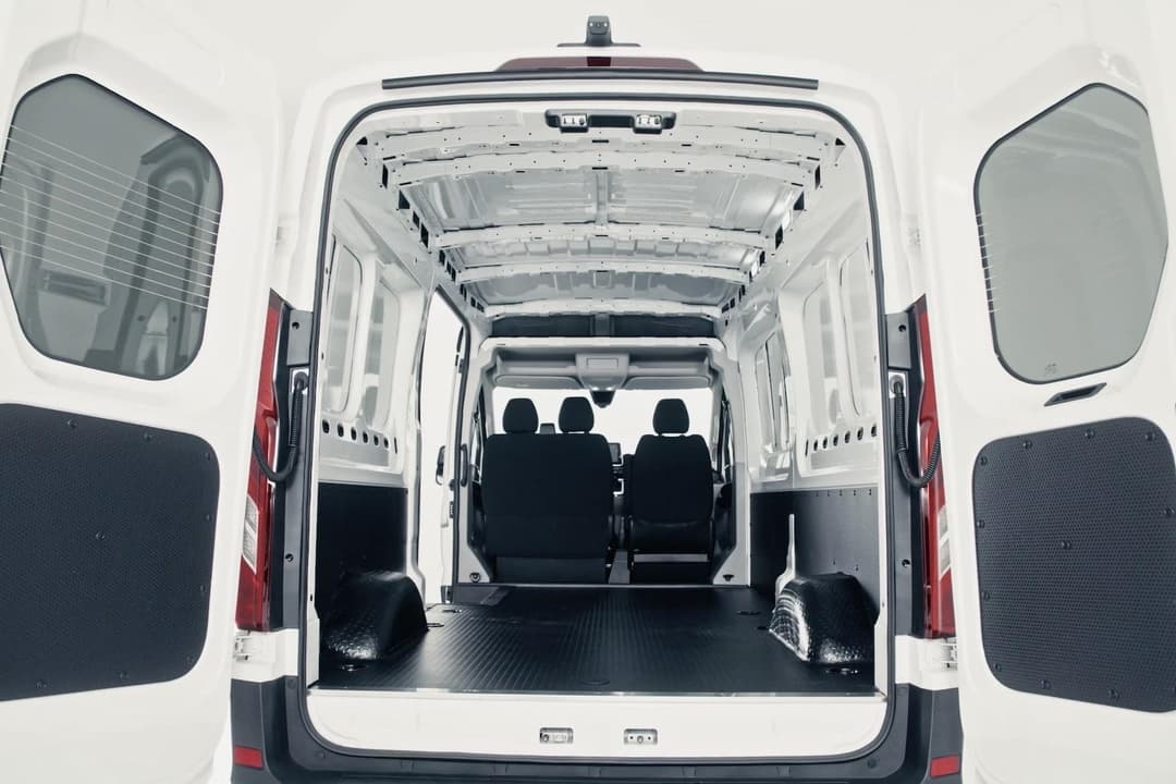 LDV eDeliver 9 Mid Roof