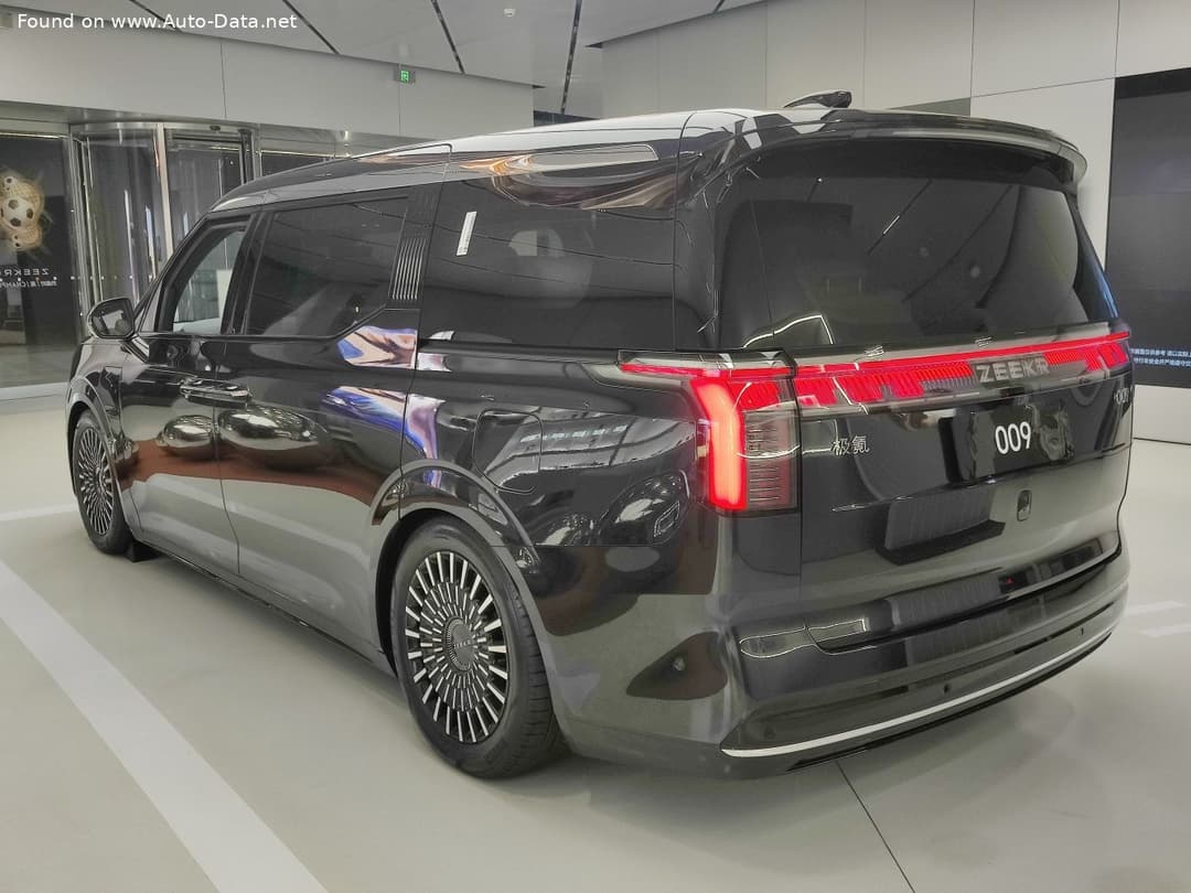 Zeekr 009 AWD