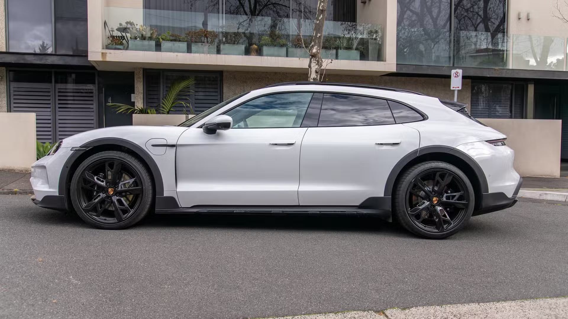 Porsche Taycan Cross Turisomo 