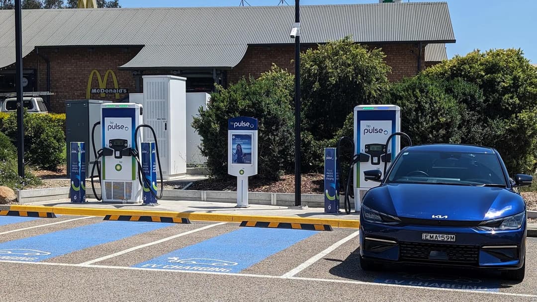 Kia EV6 charging at bp pulse Glenrowan Kia EV6 charging at bp pulse Glenrowan