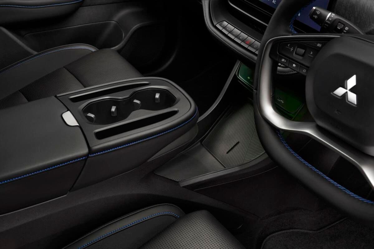 Mitsubishi ASX VR-e interior with 15.6-inch touchscreen and steering wheel Mitsubishi ASX VR-e interior with 15.6-inch touchscreen and steering wheel