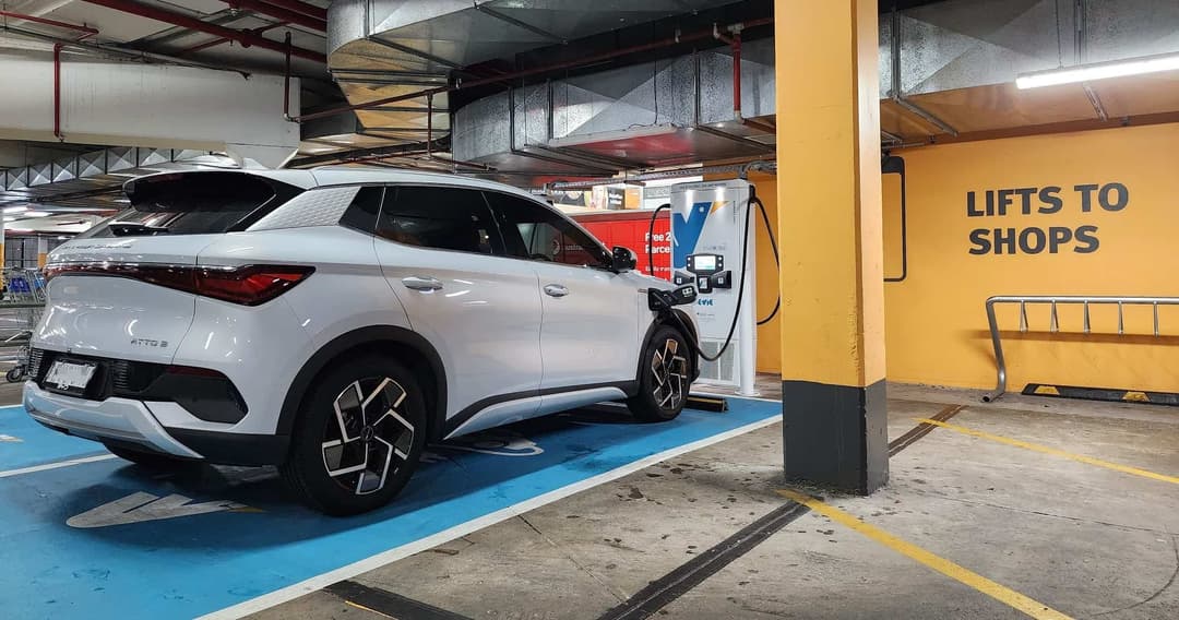 BYD Atto 3 charging at shopping centre using evie DC fast charger BYD Atto 3 charging at shopping centre using evie DC fast charger