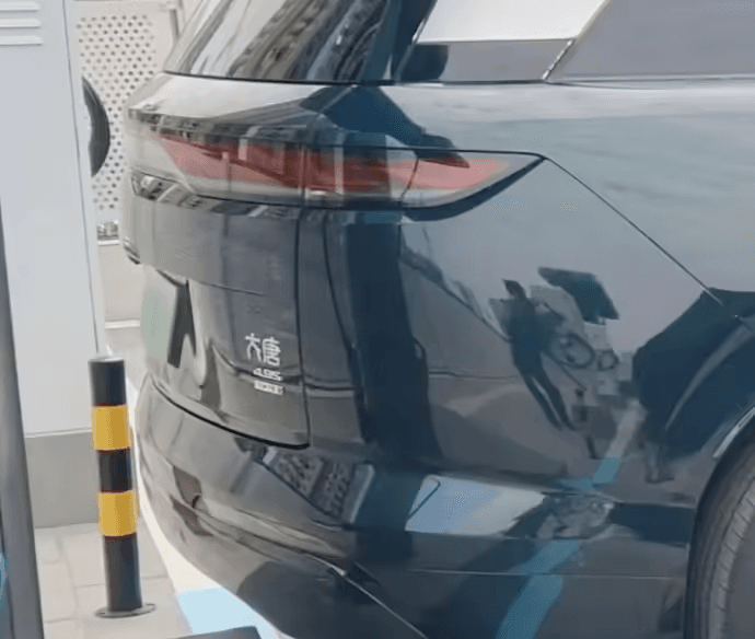 closeup of BYD Tang 9 recently spotted in China closeup of BYD Tang 9 recently spotted in China