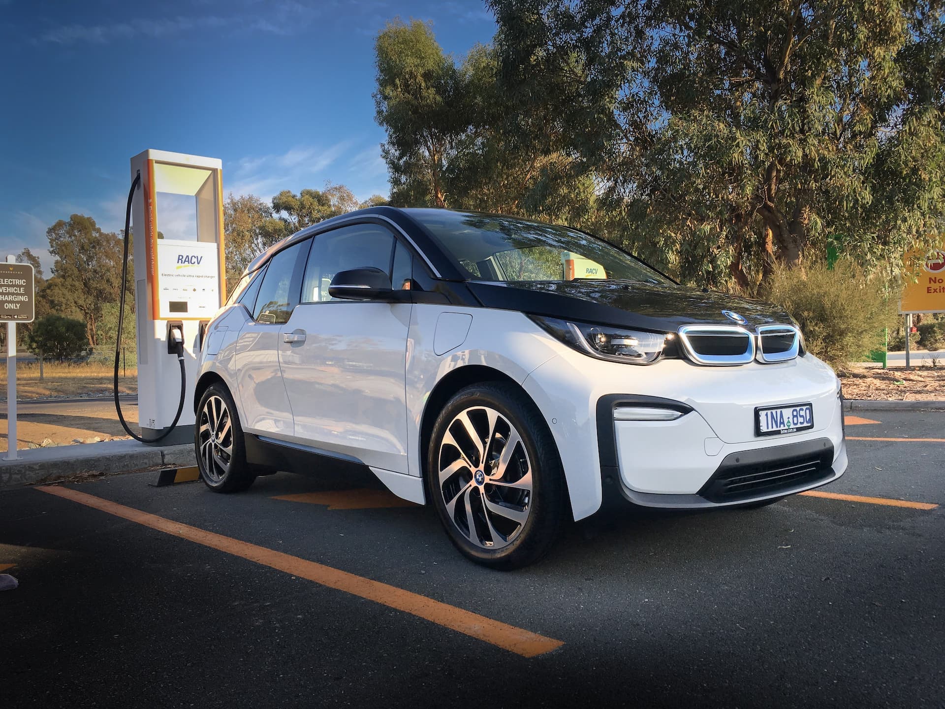 BMW i3 fast charging at RACV Chargefox station BMW i3 fast charging at RACV Chargefox station