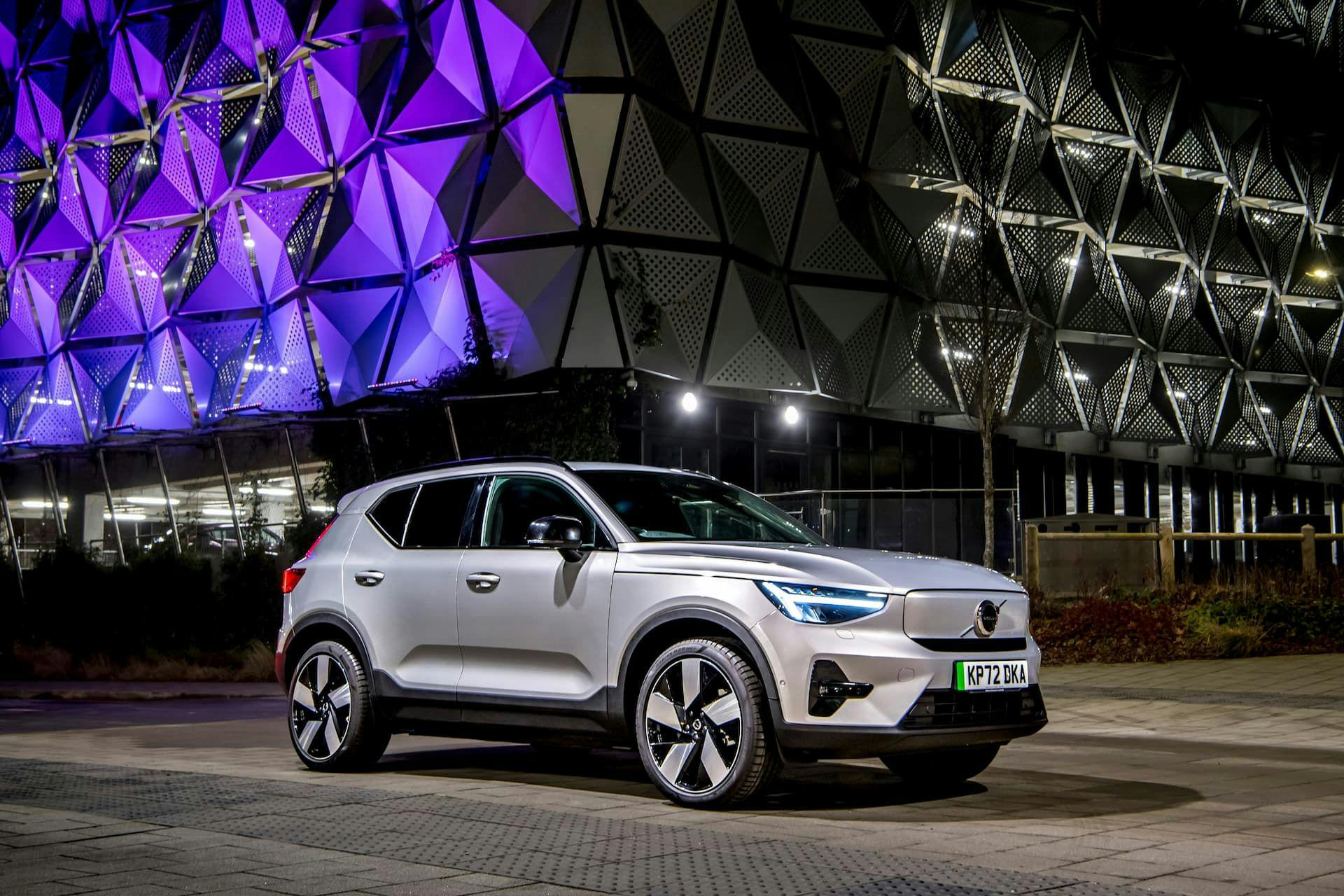 Volvo XC40 Recharge in front of purple building at night front view
