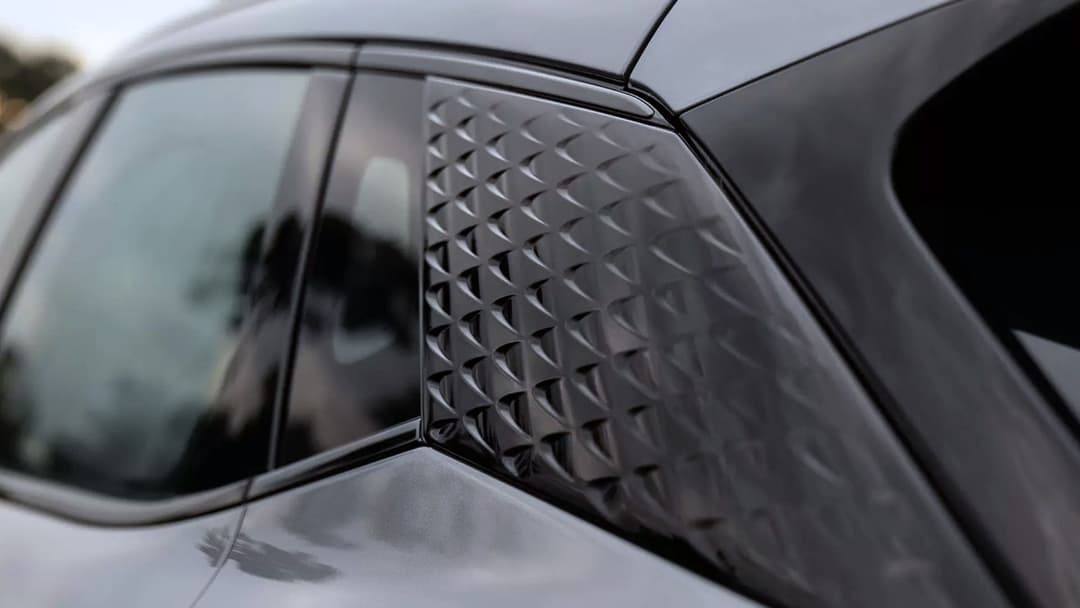 2025 BYD Atto3 d-pillar zoomed in 2025 BYD Atto3 d-pillar zoomed in