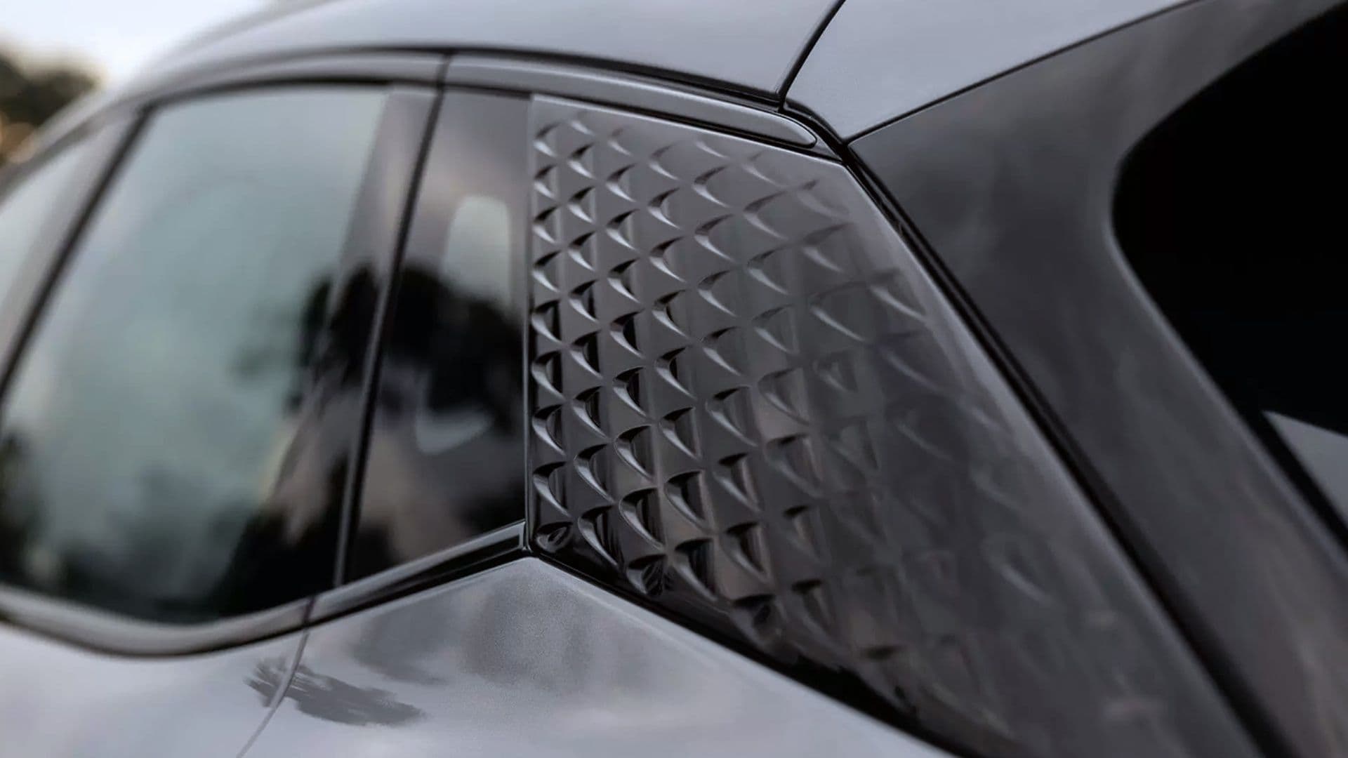 2025 BYD Atto3 d-pillar zoomed in 2025 BYD Atto3 d-pillar zoomed in