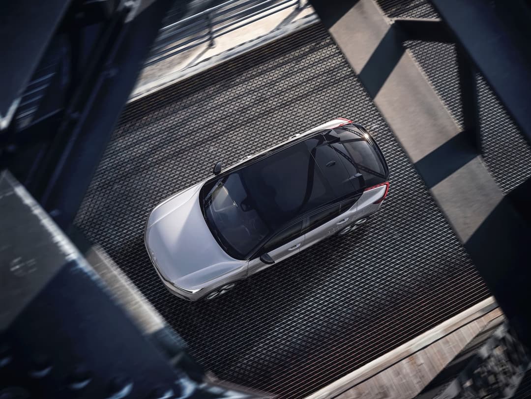 Volvo C40 Recharge glass roof