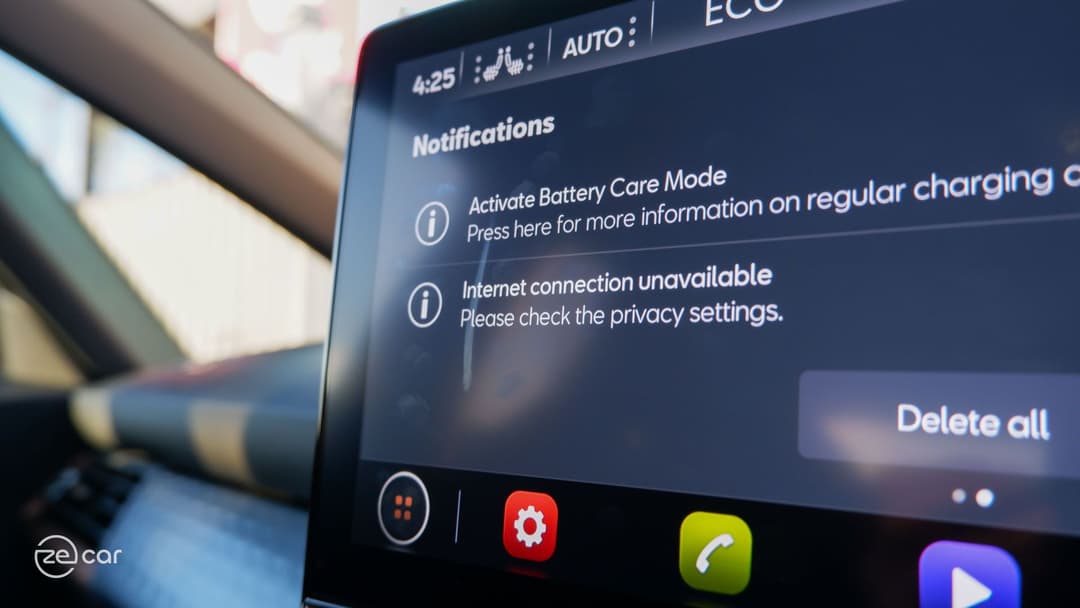 Cupra Born internet connectivity and Qi wireless charger