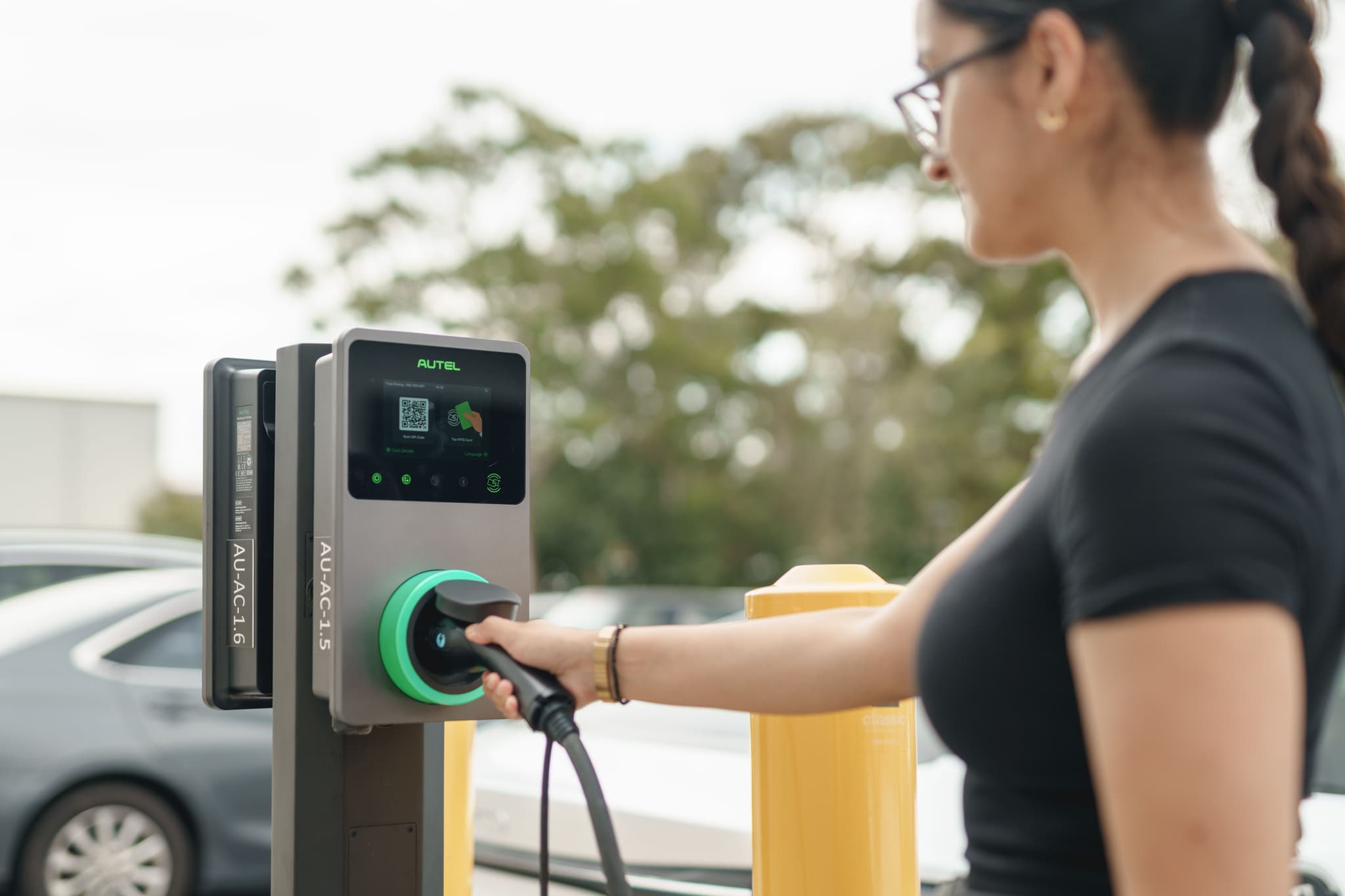 Autel AC Single in Kinetic carpark Autel AC Single in Kinetic carpark