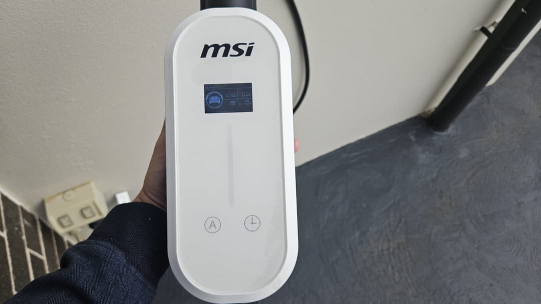 MSI EZgo 1.8-inch LCD display showing live charging data MSI EZgo 1.8-inch LCD display showing live charging data