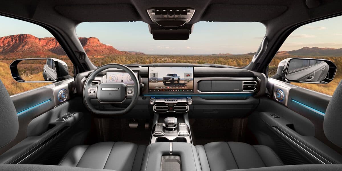 Chery Stockman interior with 15.6-inch touchscreen and digital instrument cluster Chery Stockman interior with 15.6-inch touchscreen and digital instrument cluster