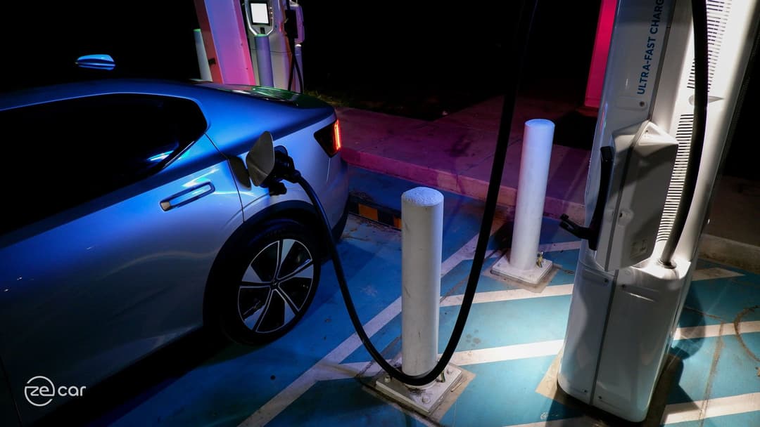 Polestar 2 charging at night Polestar 2 charging at night