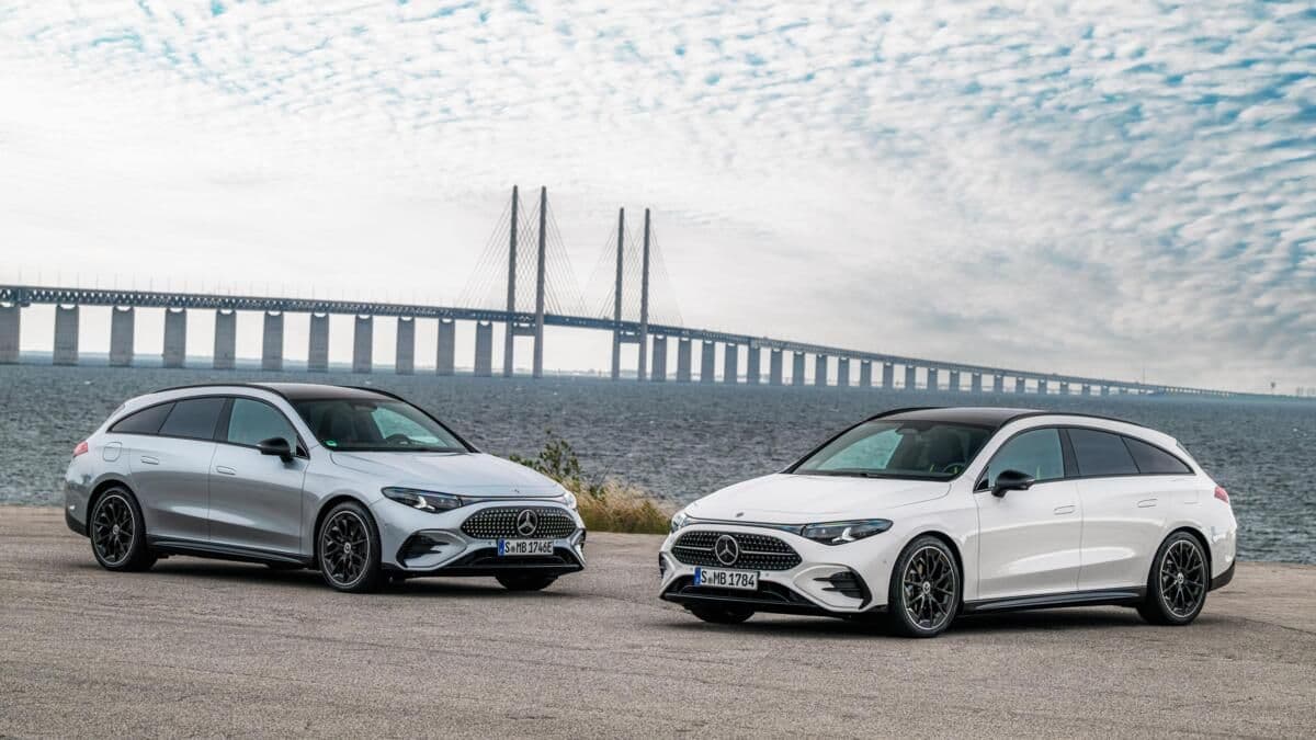 Two Mercedes-Benz CLA Shooting Brake wagons in different colours, front three-quarter view Two Mercedes-Benz CLA Shooting Brake wagons in different colours, front three-quarter view