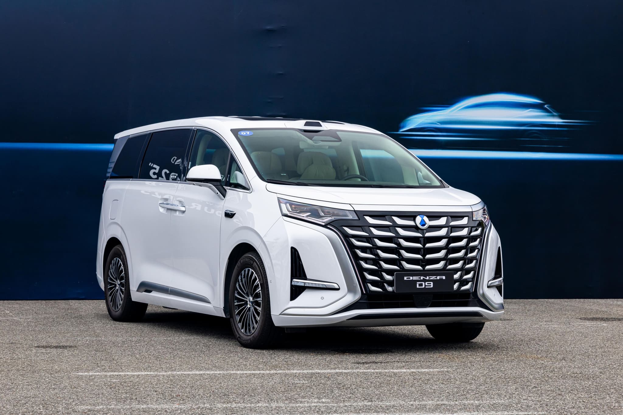 Denza D9 luxury electric people mover exterior view highlighting the sophisticated design and premium MPV styling Denza D9 luxury electric people mover exterior view highlighting the sophisticated design and premium MPV styling