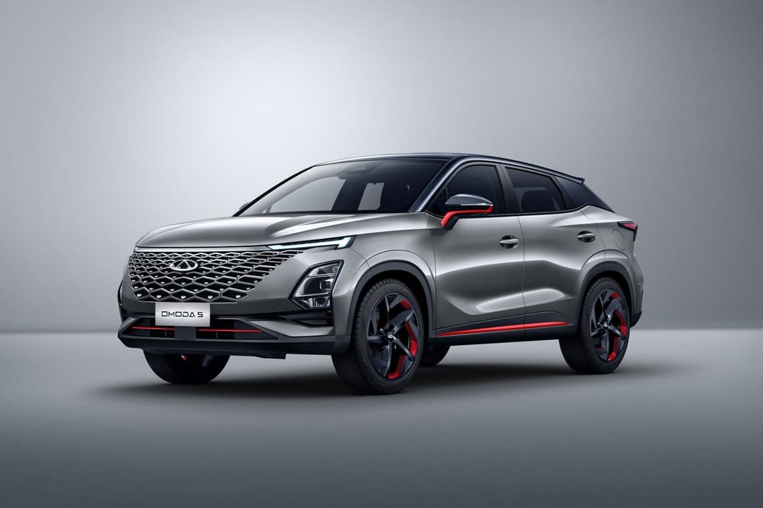 Chery Omoda 5 in grey three quarter view Chery Omoda 5 in grey three quarter view