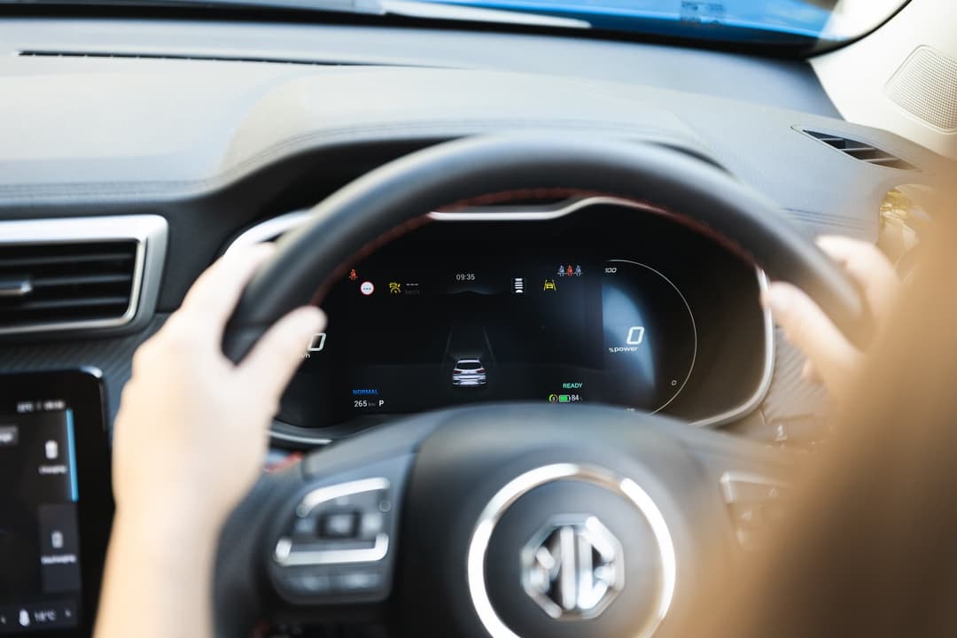 MG ZS EV V2L and centre console