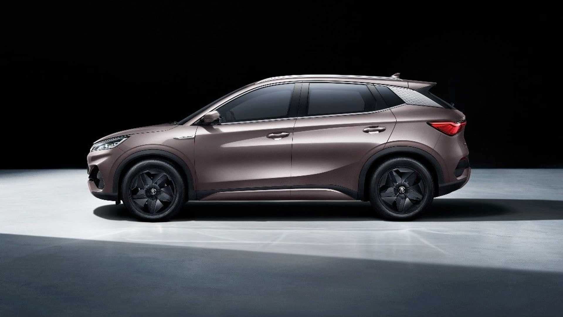 Bronze BYD Yuan Plus SUV side view Bronze BYD Yuan Plus SUV side view