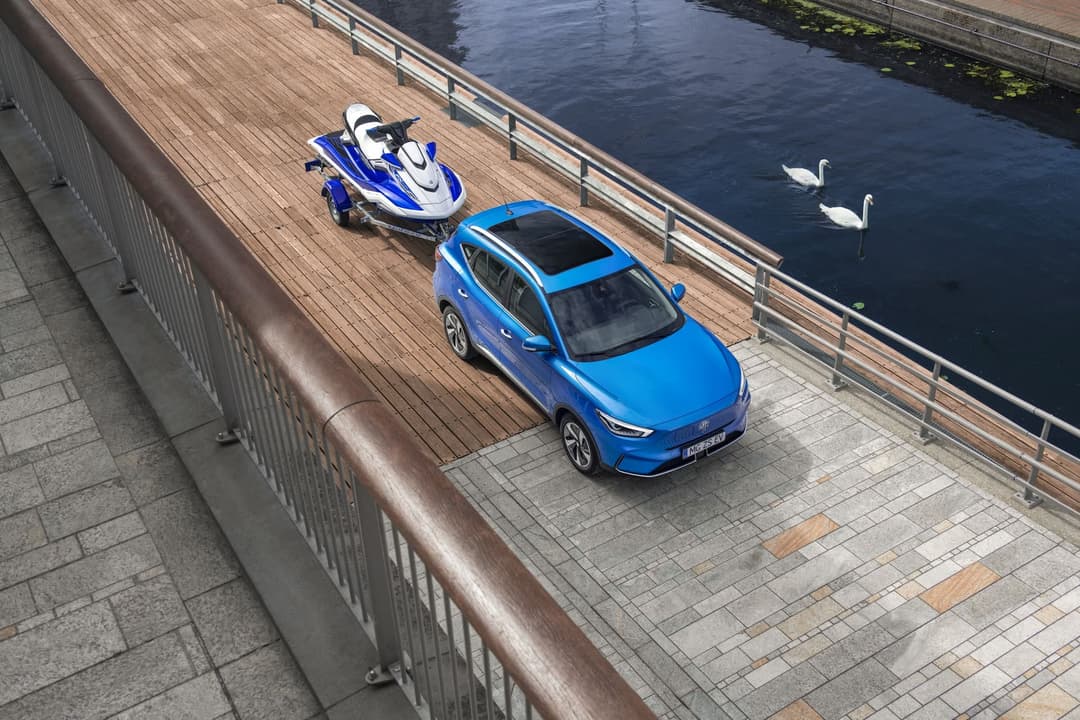 2022 MG ZS EV towing boat beside harbour 2022 MG ZS EV towing boat beside harbour