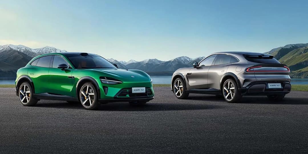 two xiaomi YU7 SUVs parked side by side two xiaomi YU7 SUVs parked side by side