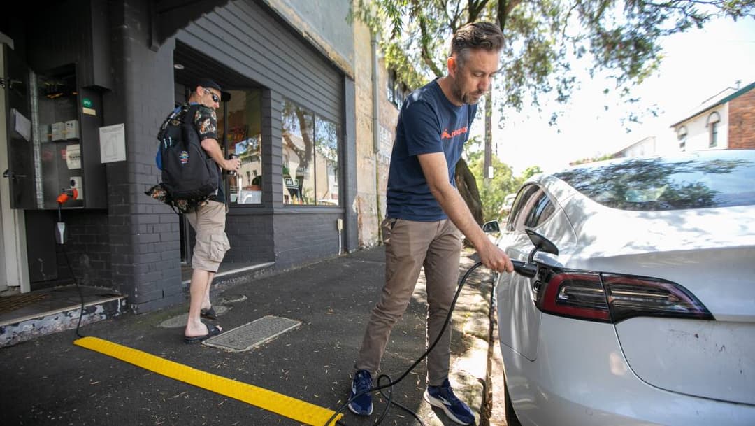 Hybrids are using 33 % more fuel than advertised Hybrids are using 33 % more fuel than advertised