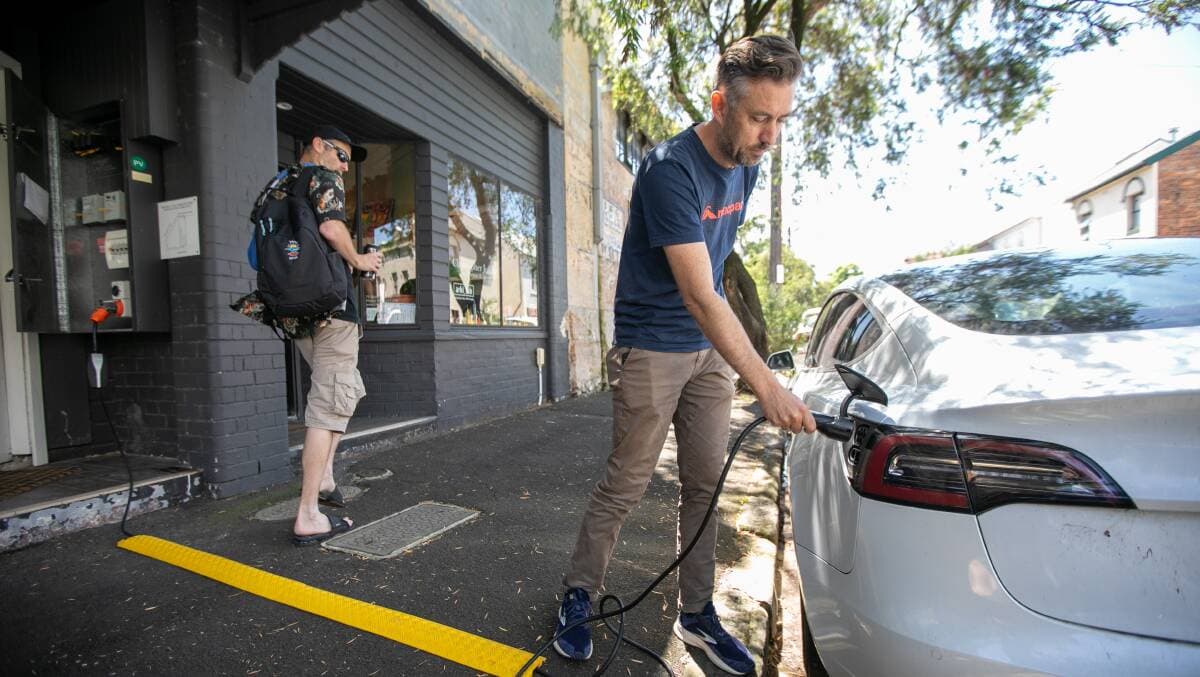Hybrids are using 33 % more fuel than advertised Hybrids are using 33 % more fuel than advertised