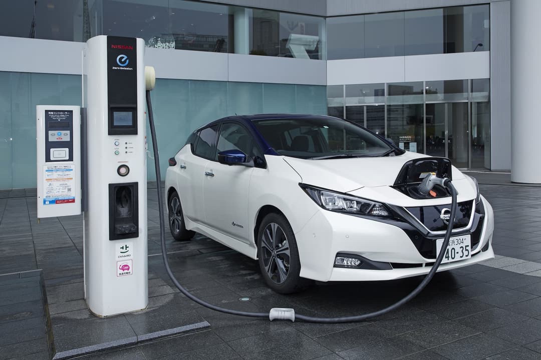 Japan spec Nissan Leaf charging Japan spec Nissan Leaf charging