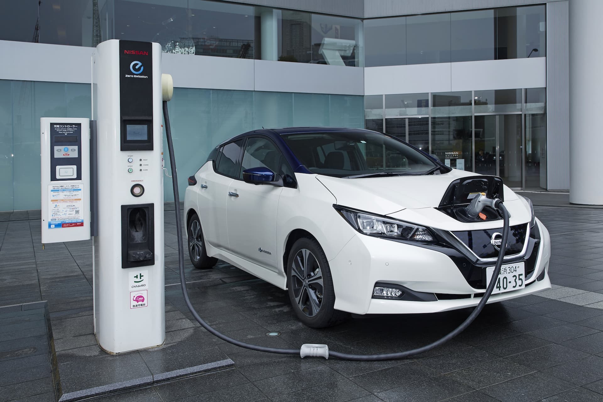 Japan spec Nissan Leaf charging Japan spec Nissan Leaf charging