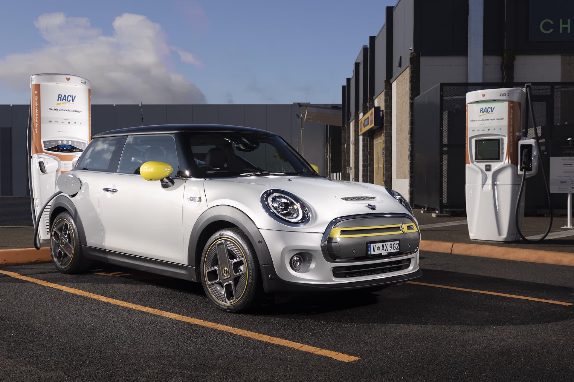 Mini Electric charging at 50kW RACV Chargefox fast charger Mini Electric charging at 50kW RACV Chargefox fast charger