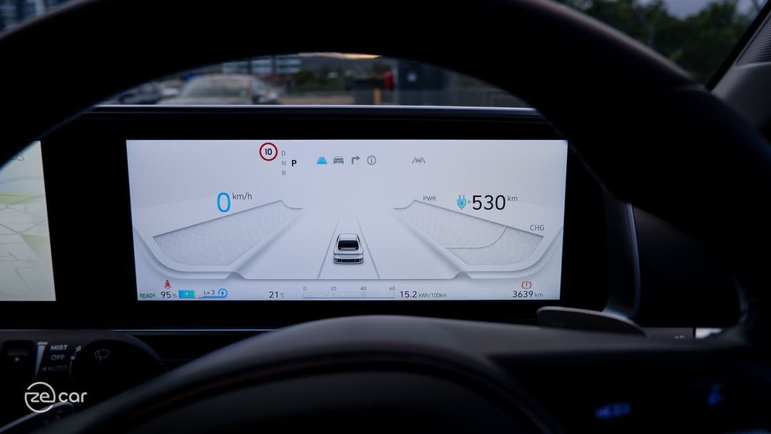 Hyundai Ioniq 6 instruments and roofline
