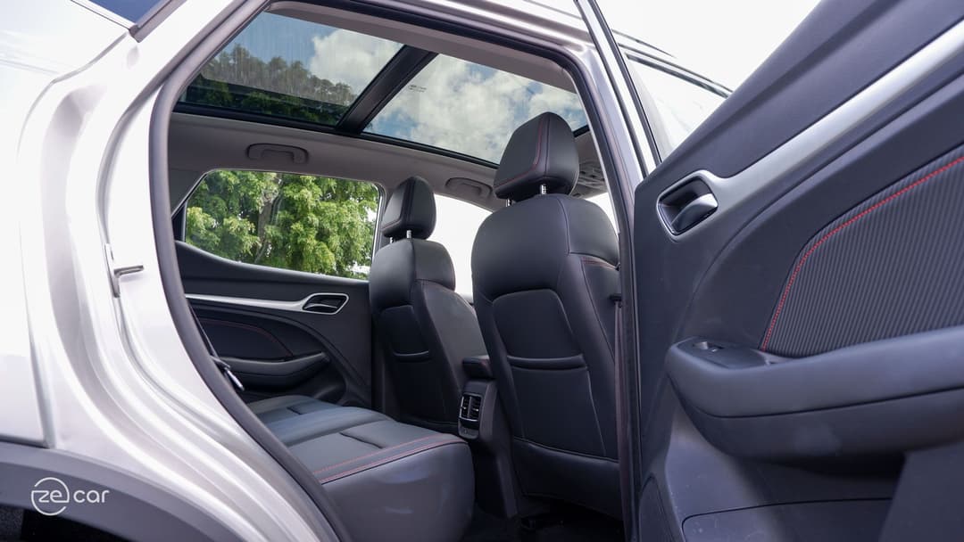 MG ZS EV rear row seats and panoramic sunroof MG ZS EV rear row seats and panoramic sunroof