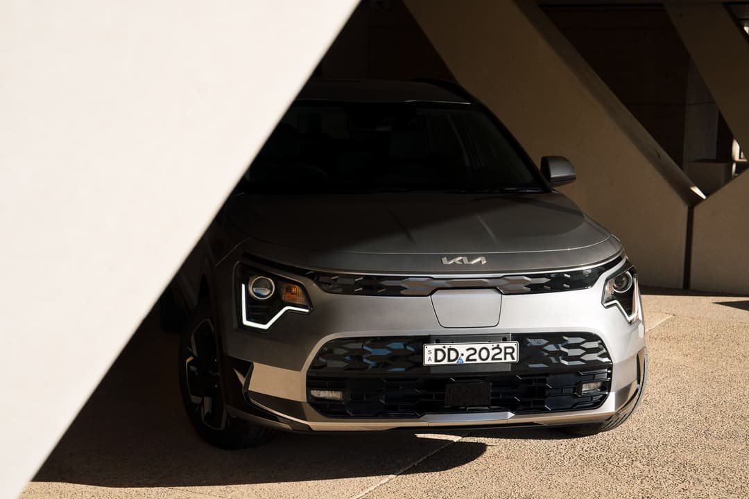 Grey Kia Niro EV front view Grey Kia Niro EV front view