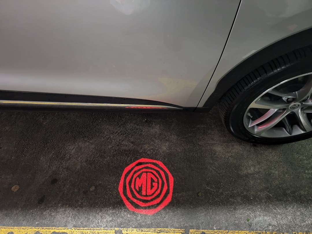 MG HS EV PLUS lighting features