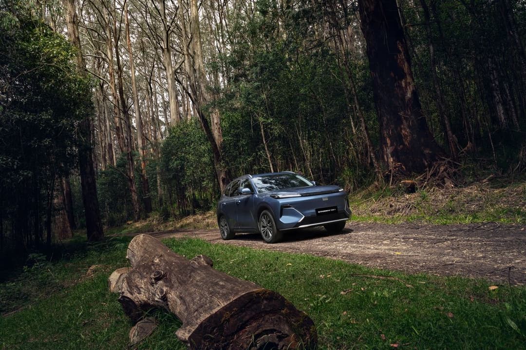 Geely Starray EM-i rear on road Geely Starray EM-i rear on road