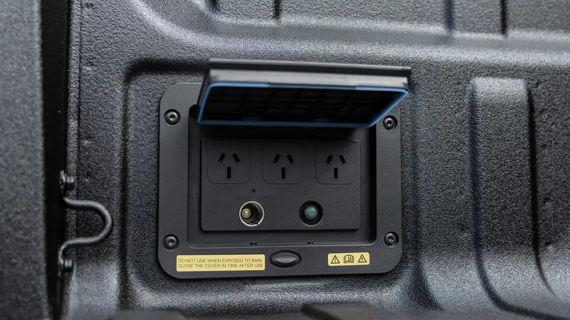 2027 GWM Cannon Hi4-T PHEV Vehicle-to-Load power outlet in the tub 2027 GWM Cannon Hi4-T PHEV Vehicle-to-Load power outlet in the tub