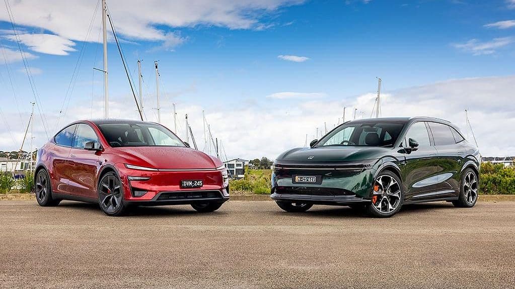 Tesla Model Y Performance vs Zeekr 7X Performance three quarter view Tesla Model Y Performance vs Zeekr 7X Performance three quarter view