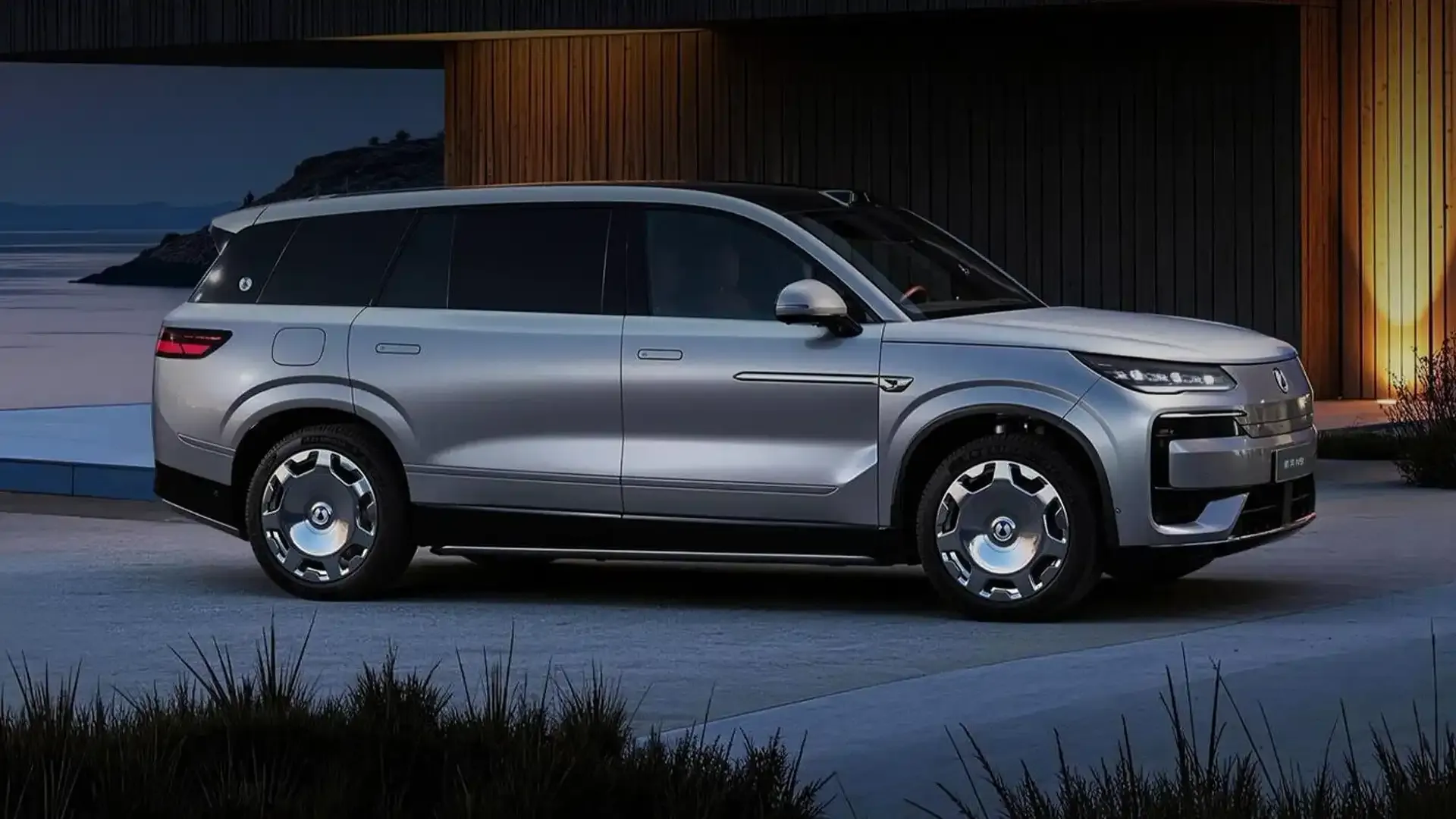 Denza N9 large plug-in hybrid SUV in side profile, overseas model shown Denza N9 large plug-in hybrid SUV in side profile, overseas model shown