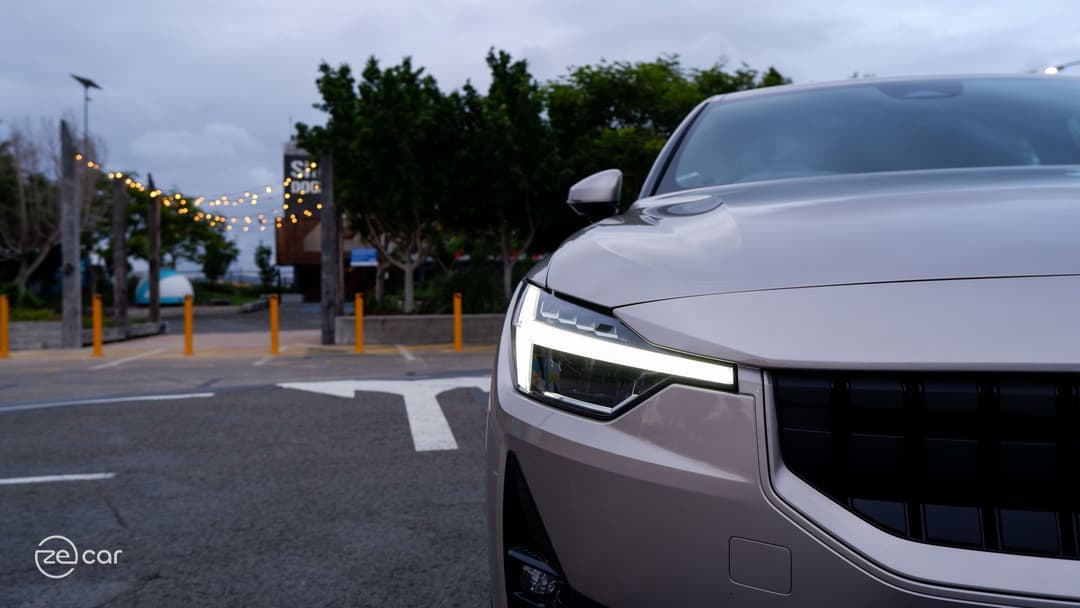 Polestar 2 wheels and lights