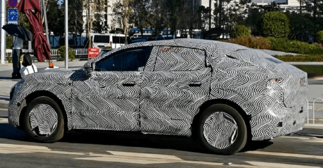 Xpeng Mona SUV side profile spy shot highlighting the vehicle's crossover design and platform sharing with M03 Xpeng Mona SUV side profile spy shot highlighting the vehicle's crossover design and platform sharing with M03