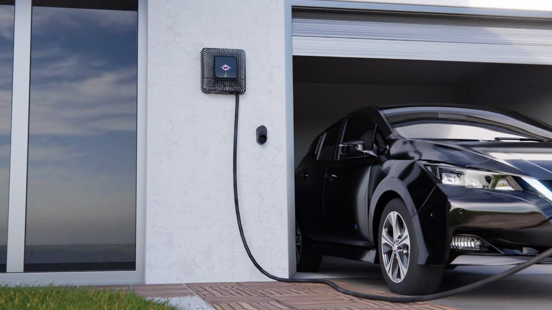 Nissan Leaf and Quasar Wallbox Nissan Leaf and Quasar Wallbox