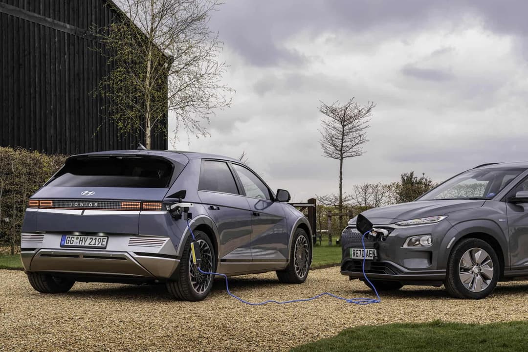 Hyundai Ioniq 5 charging another vehicle Hyundai Ioniq 5 charging another vehicle