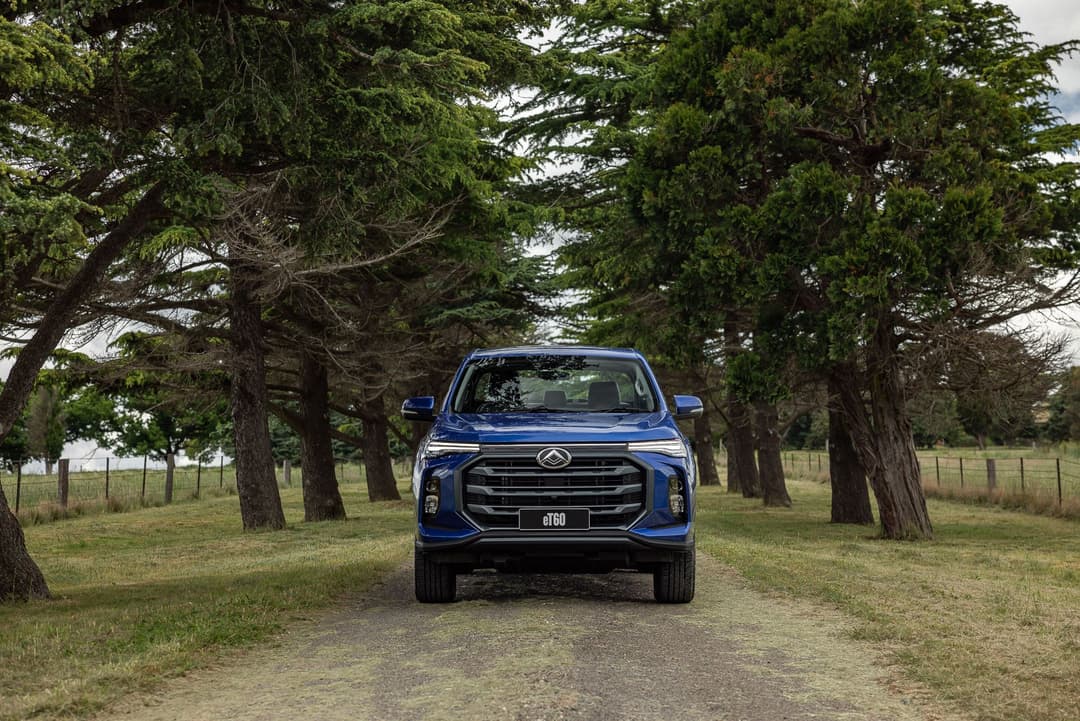 Blue LDV eT60 front and side view