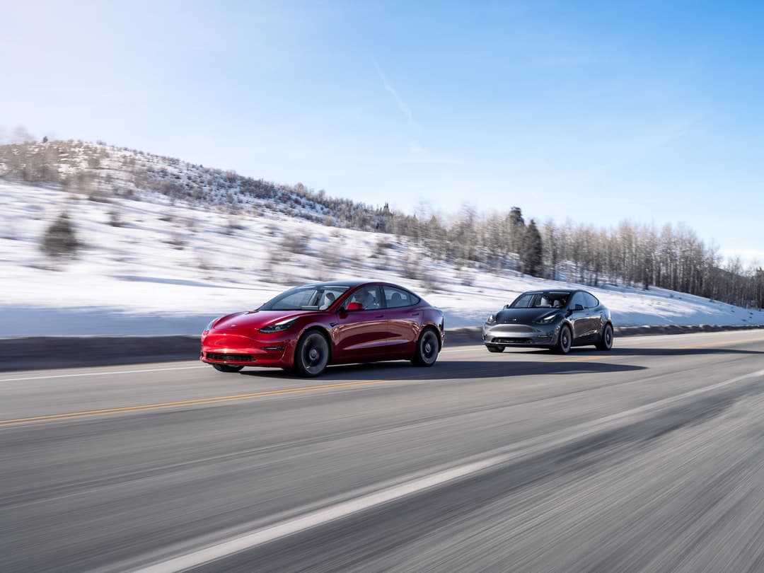 Tesla Model 3 and Model Y driving in snowy weather Tesla Model 3 and Model Y driving in snowy weather