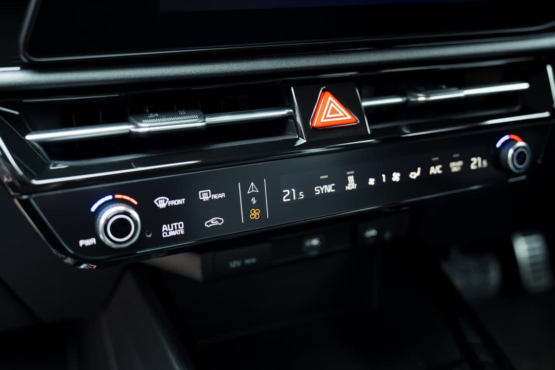 Kia Niro EV head up display and HVAC screen