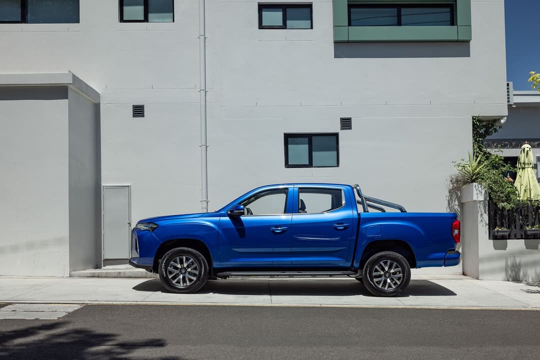 Blue LDV eT60 front and side view