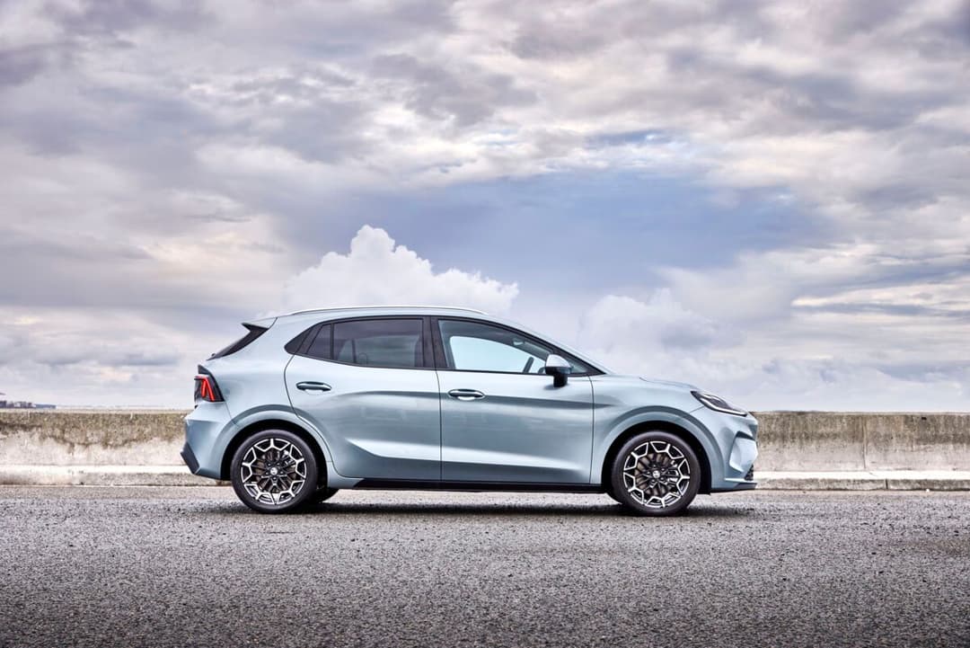 2026 MG4 EV Urban side view 2026 MG4 EV Urban side view