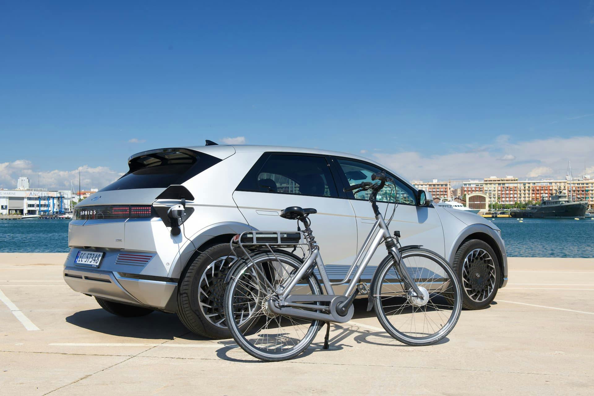 Hyundai Ioniq 5 Gravity Gold matte V2L charging electric bicycle
